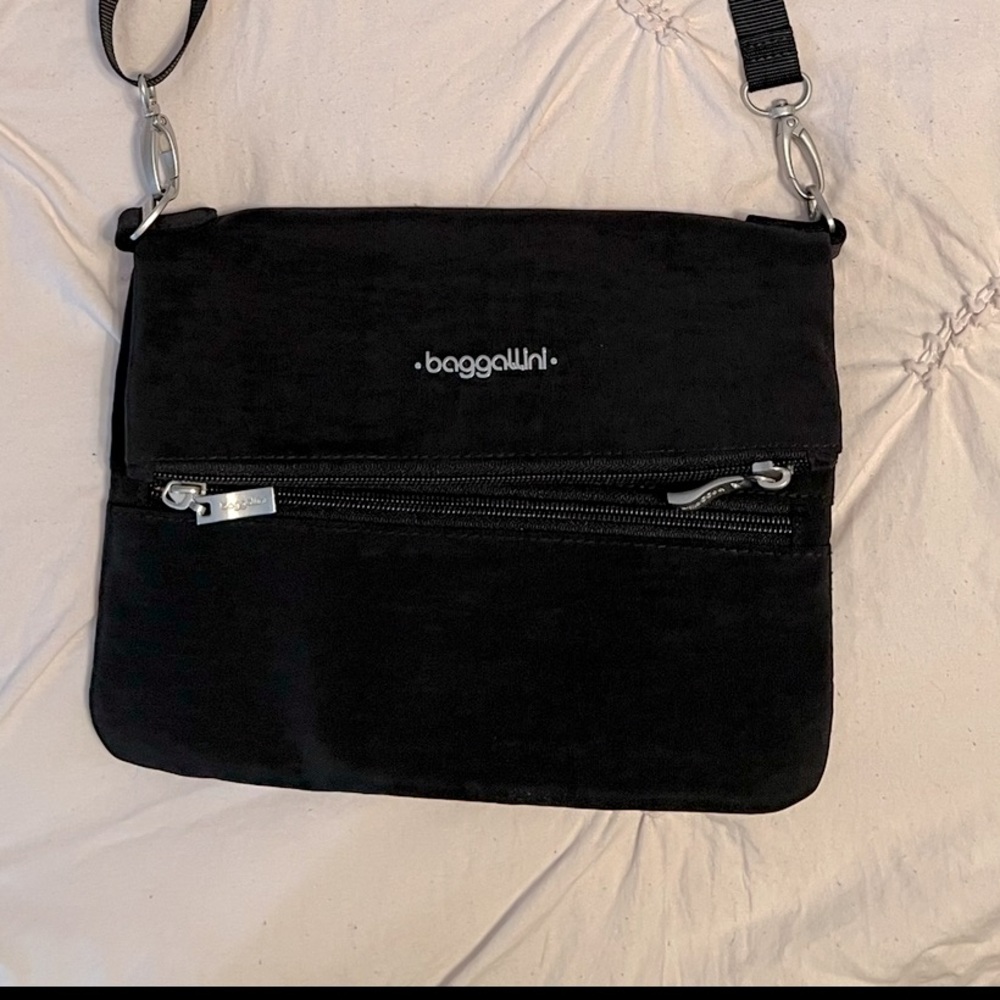 Baggallini Flip Zip Bag